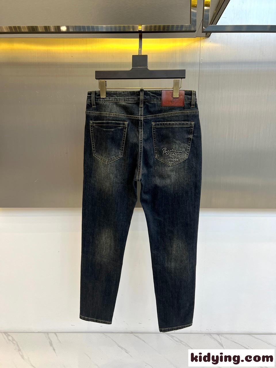 バーバリー ジーンズ 偽物 合わせやすい 大人 カジュアル デニムパンツ-1