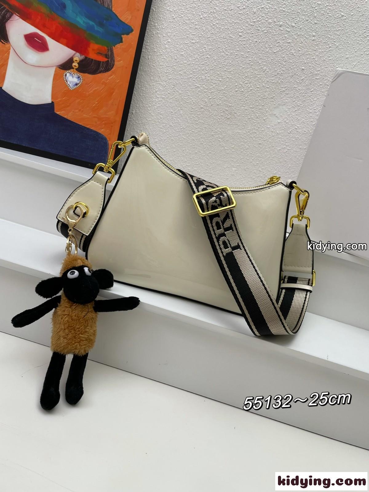 パテントレザー プラダ バッグ コピー 斜めがけ ショルダーバッグ ホワイト-2
