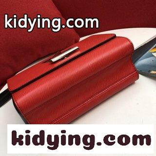 ルイヴィトンのバックコピー 手袋の比率が調和していて 長い革の肩ひもがついていて 背にかけるのがいいです-2