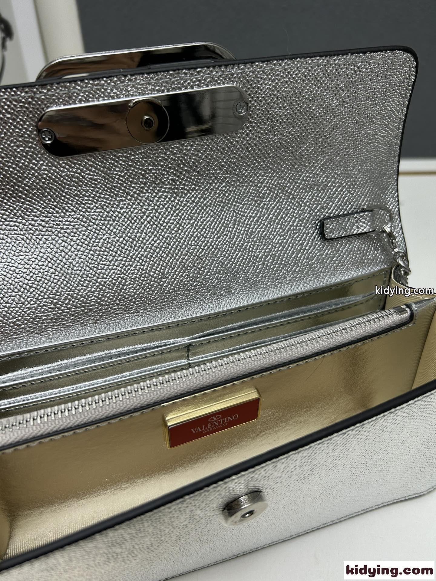 Vロゴ シグネチャー チェーンウォレット ヴァレンティノ バッグ コピー シルバー-4