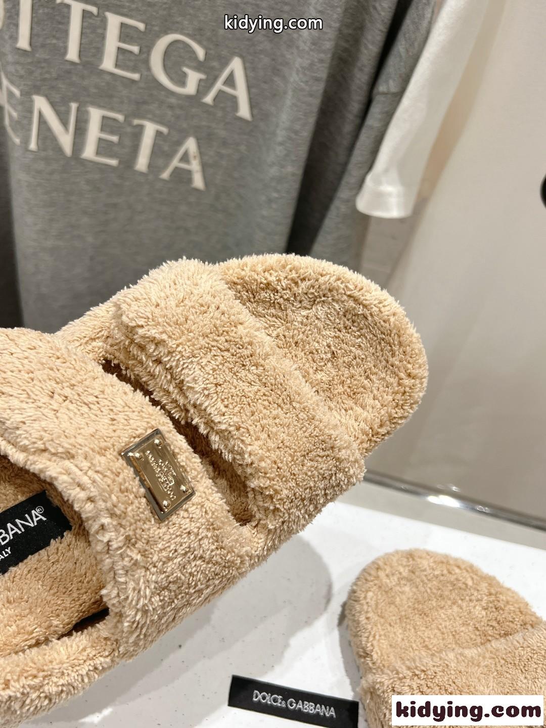 秋冬 可愛い もこもこ ファーサンダル ドルチェ&ガッバーナ サンダル コピー ベージュ-1