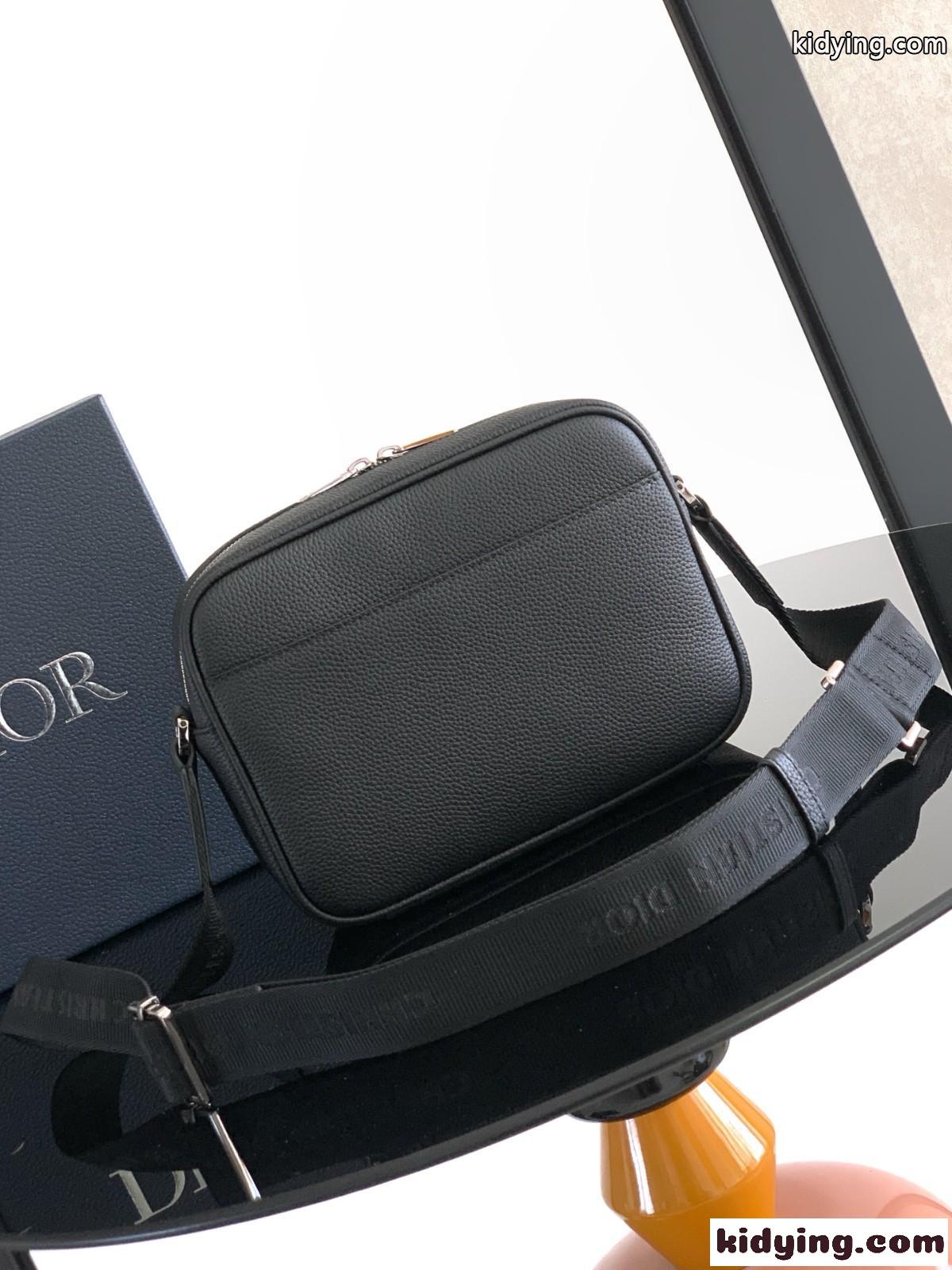 DIOR AND KAWS Rider 2.0 ジップ メッセンジャーバッグ スーパーコピー ブラック-2