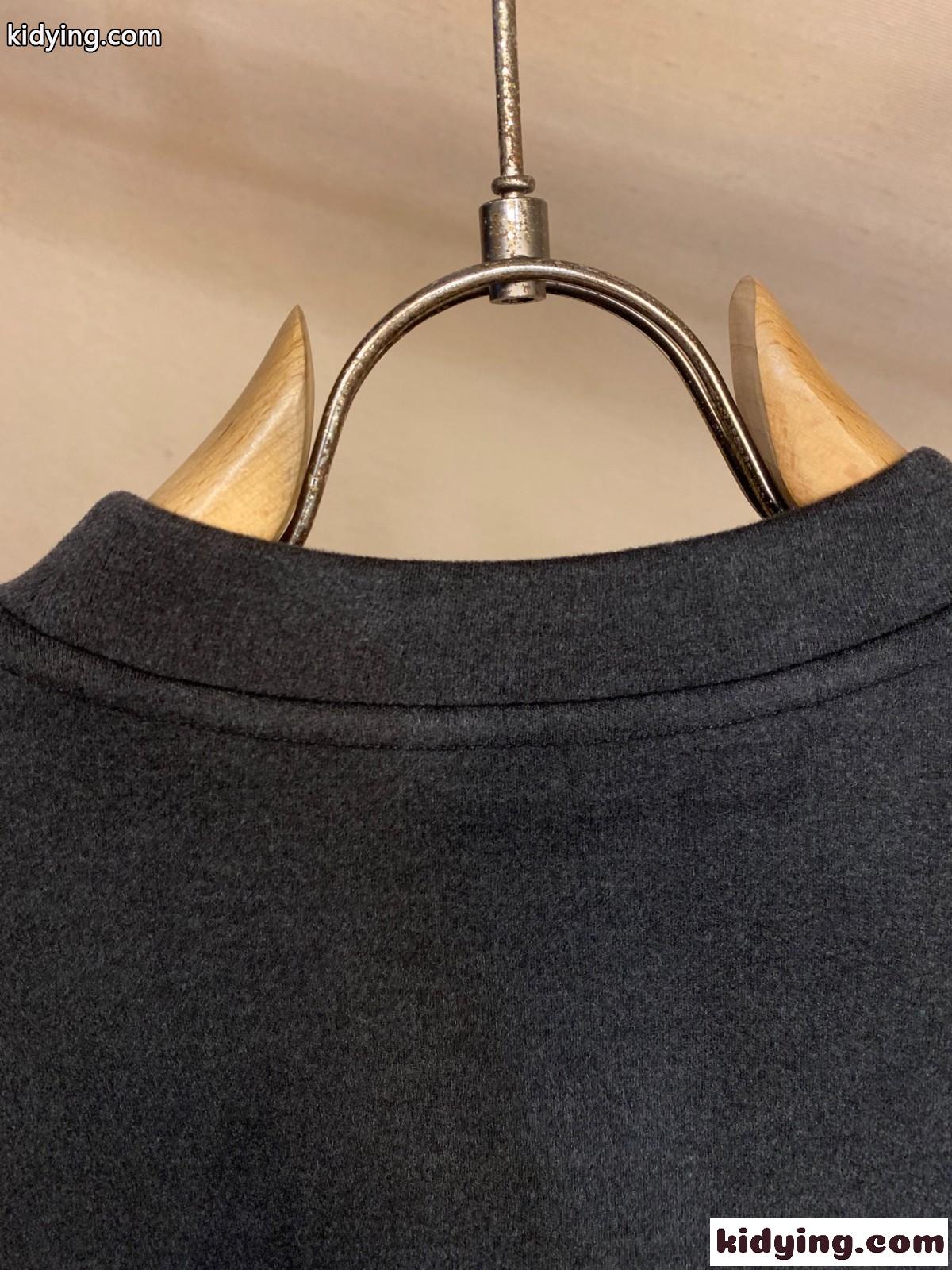 シンプル 洗練された アナグラム刺繍 長袖Tシャツ ロエベ Tシャツ コピー ダークグレー-4