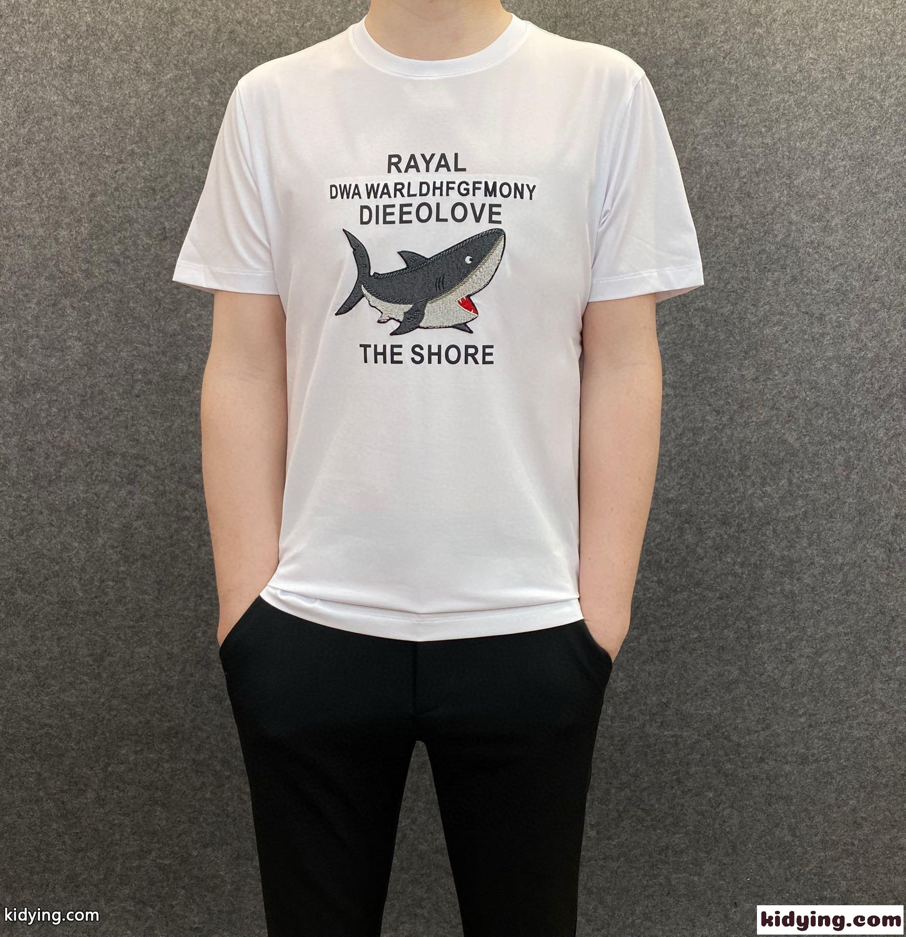 トムブラウン tシャツ コピー 春夏 トップス メンズ おしゃれ 定番 プリント 半袖 クルーネック-1