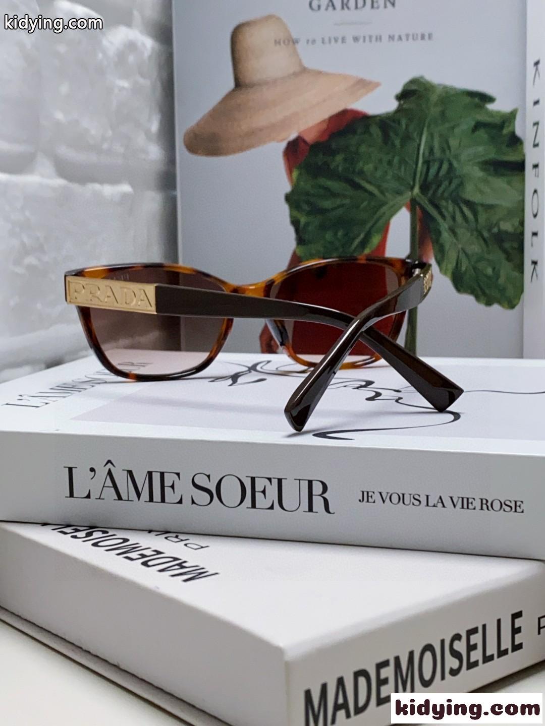 洗練された 上品 ロゴ入り アイウェア プラダ サングラス 偽物 べっ甲柄-2