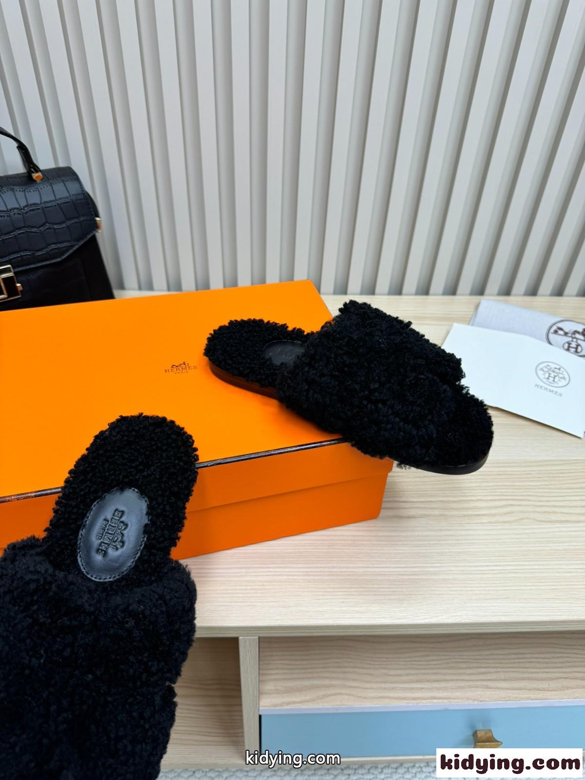 履き心地抜群 もこもこ オラン サンダル エルメス スーパーコピー メンズシューズ ブラック-3