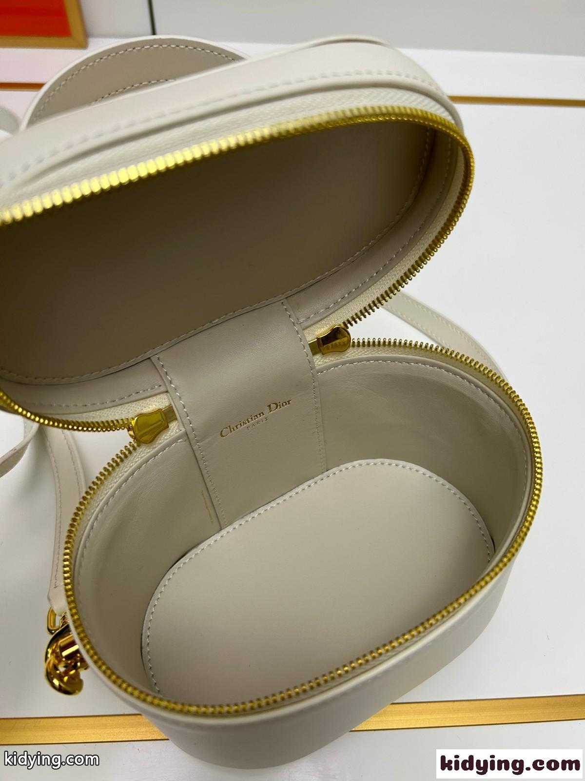 コロンとした形が可愛い DIOR SIGNATURE ヴァニティ スモール ショルダーバッグ コピー ホワイト-5