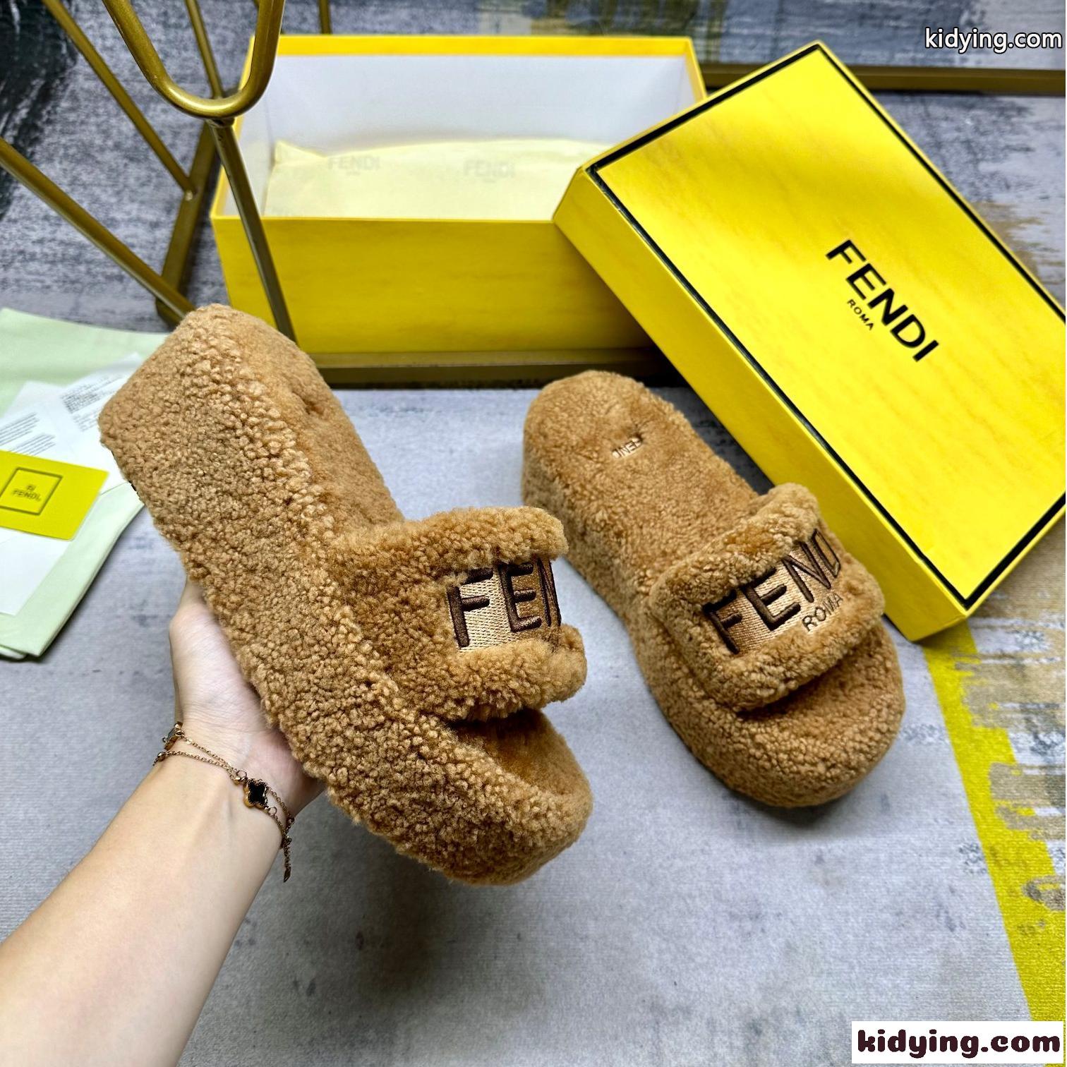 フェンディ サンダル コピー 可愛い お洒落 もこもこ ファーサンダル キャメル-0