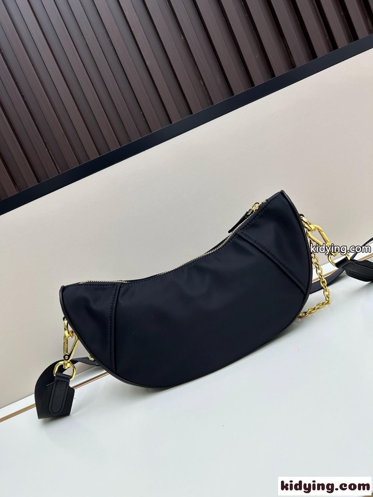プラダ ドゥミ・リュンヌ Re-Nylon ショルダーバッグ コピー ブラック-1