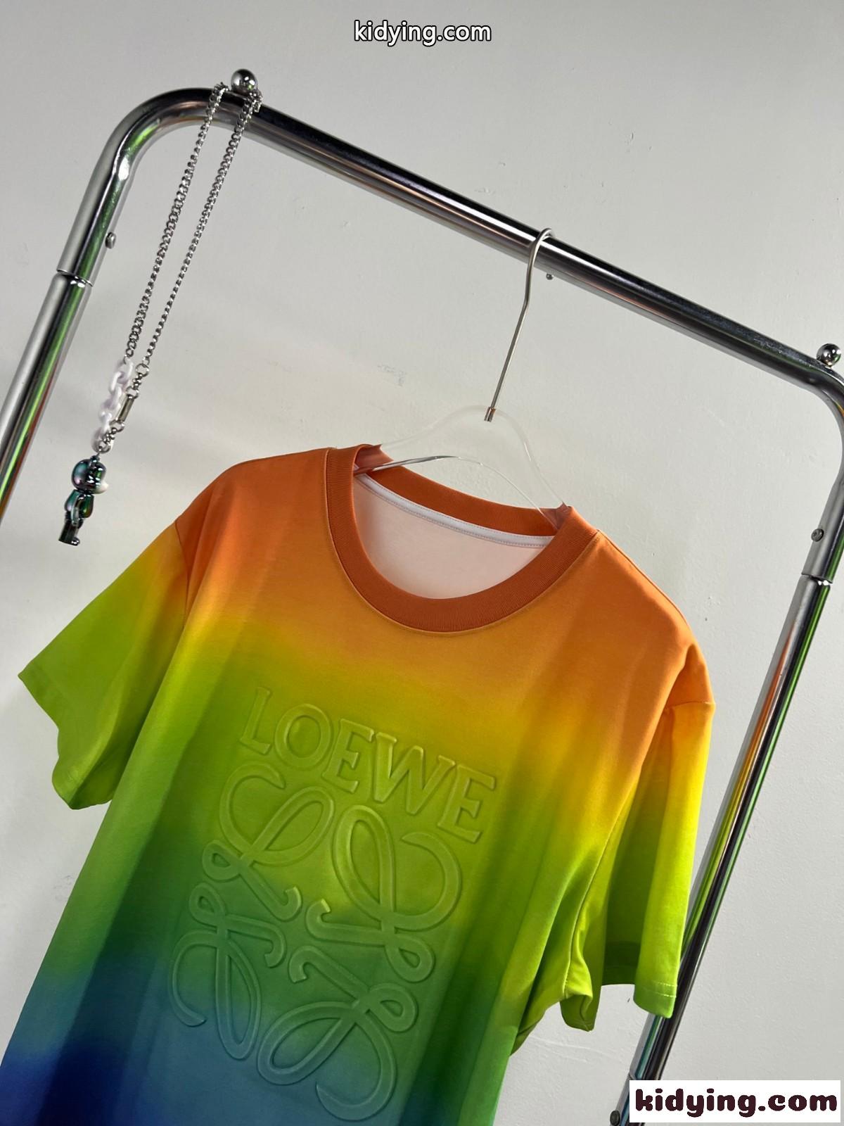 カジュアル おしゃれ ユニセックス レインボー アナグラム 半袖Tシャツ ロエベ Tシャツ コピー-1