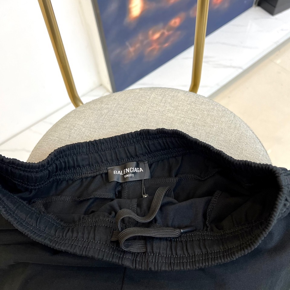 カジュアル 半袖Tシャツ&ショートパンツ 上下セット バレンシアガ セットアップ 偽物 ブラック-4