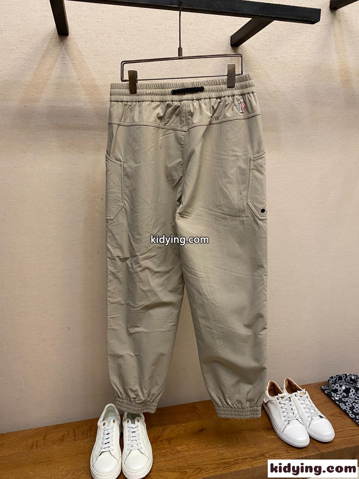 アウトドア カジュアル ロングパンツ モンクレール パンツ 偽物 カーキ-1